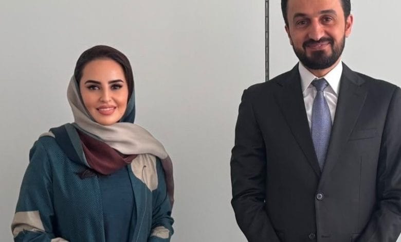 جانب من لقاء وزير الاتصالات العراقي مصطفى جبار سند مع الأمين العام لمنظمة التعاون الرقمي ديمة اليحيى