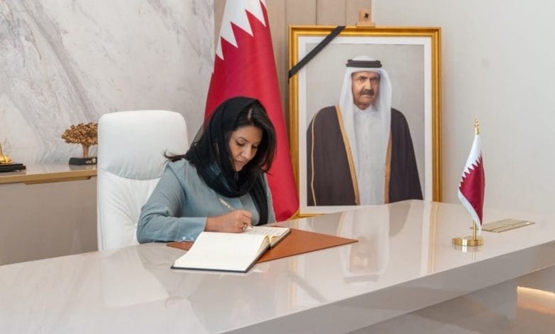 الأميرة ريما بنت بندر تقدم واجب العزاء في الشيخ حمد بن خليفة آل ثاني بسفارة قطر في واشنطن